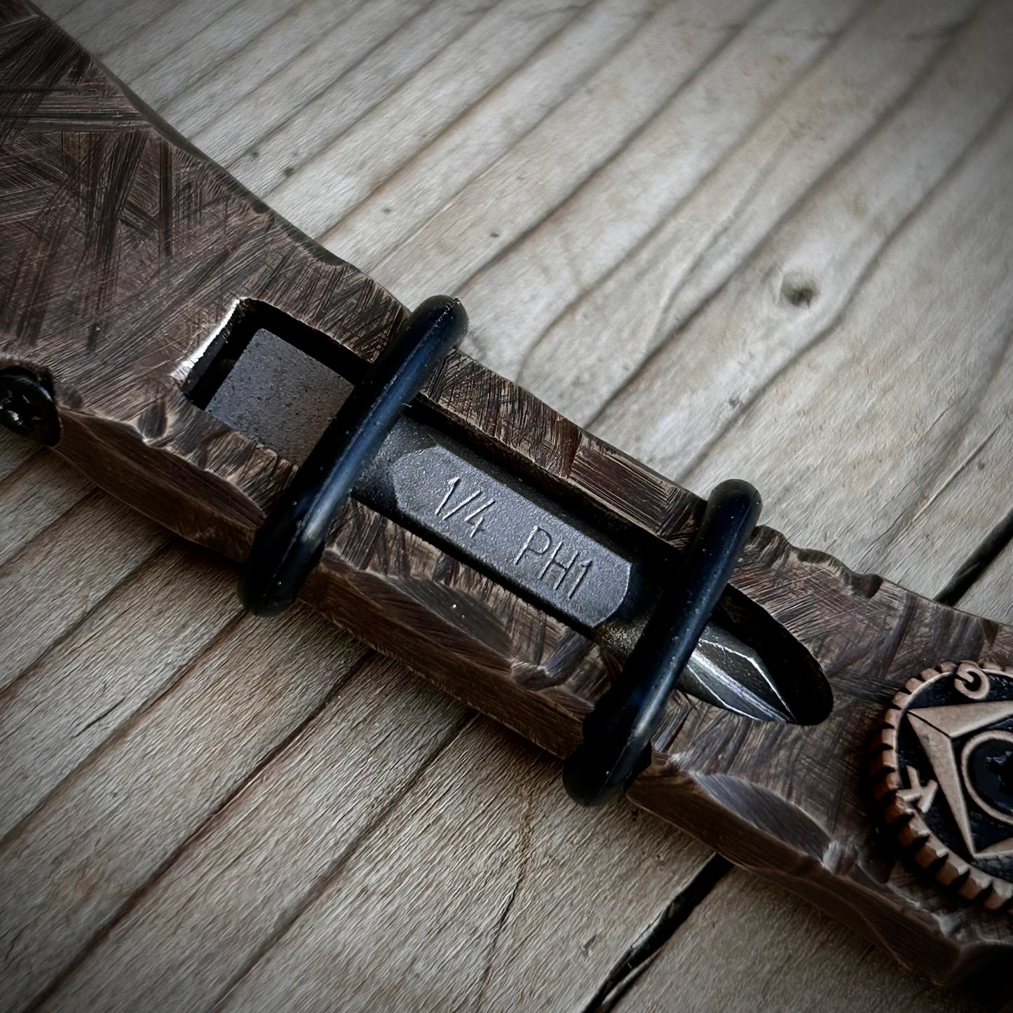 EKOG Pry Tool