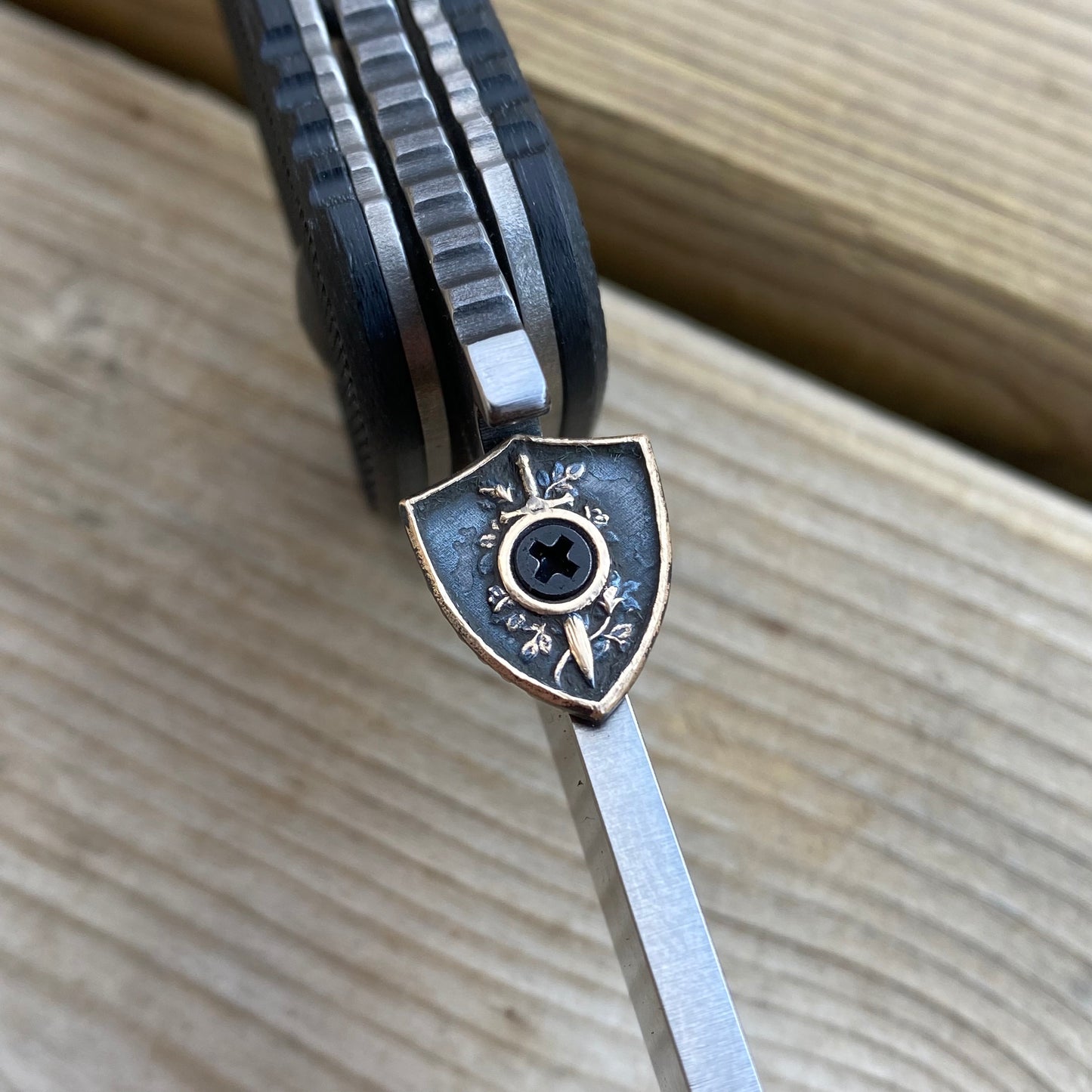 Shield of Valour - Thumbdisc