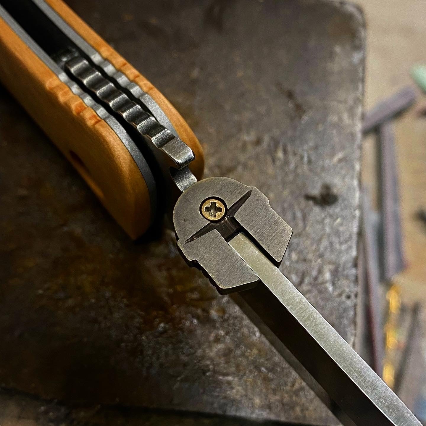 Mandolorian - Aged Brass